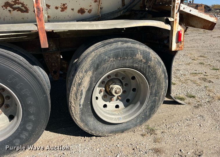 image for item EH2876 1995 Farm Bed Mfg Eagle Bridge live bottom trailer