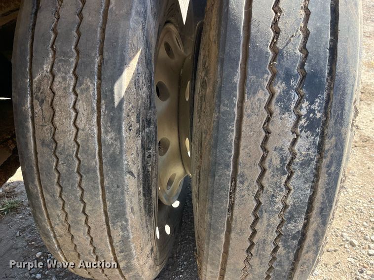 image for item EH2876 1995 Farm Bed Mfg Eagle Bridge live bottom trailer