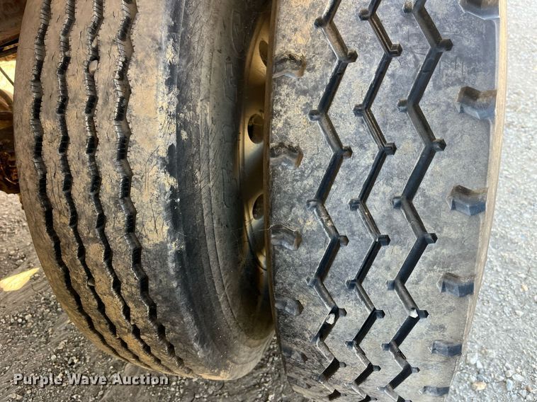 image for item EH2876 1995 Farm Bed Mfg Eagle Bridge live bottom trailer