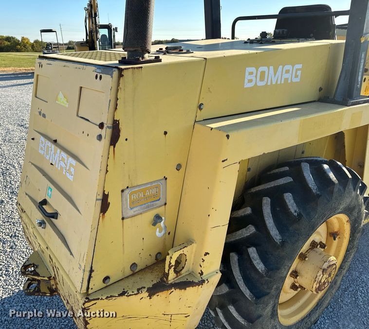 image for item EH7088 Bomag BW142D-2 single drum vibratory roller