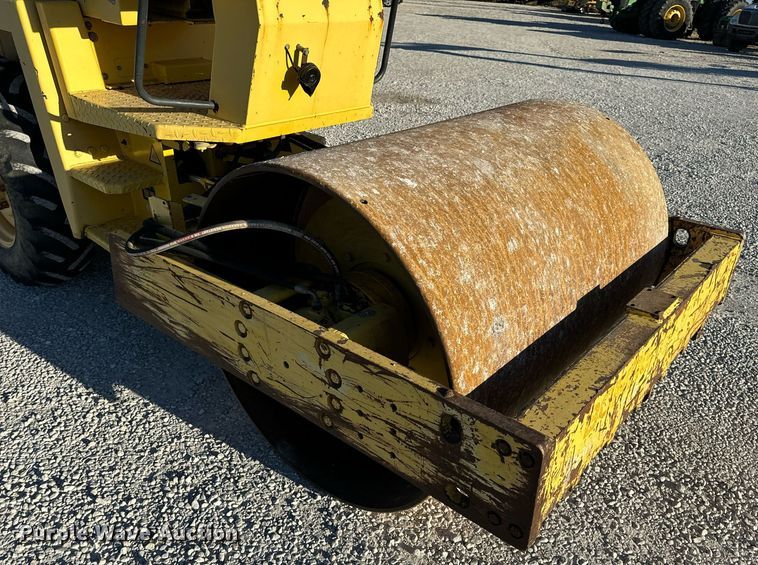 image for item EH7088 Bomag BW142D-2 single drum vibratory roller