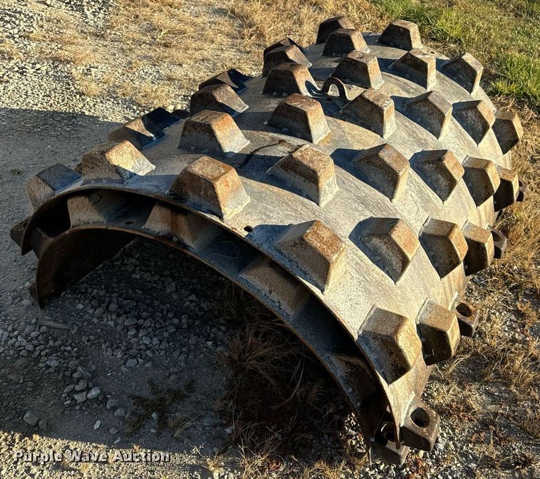 image for item EH7088 Bomag BW142D-2 single drum vibratory roller