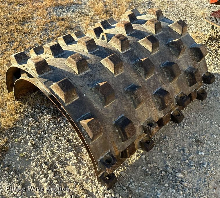 image for item EH7088 Bomag BW142D-2 single drum vibratory roller