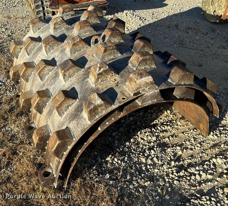 image for item EH7088 Bomag BW142D-2 single drum vibratory roller