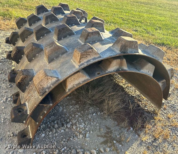 image for item EH7088 Bomag BW142D-2 single drum vibratory roller