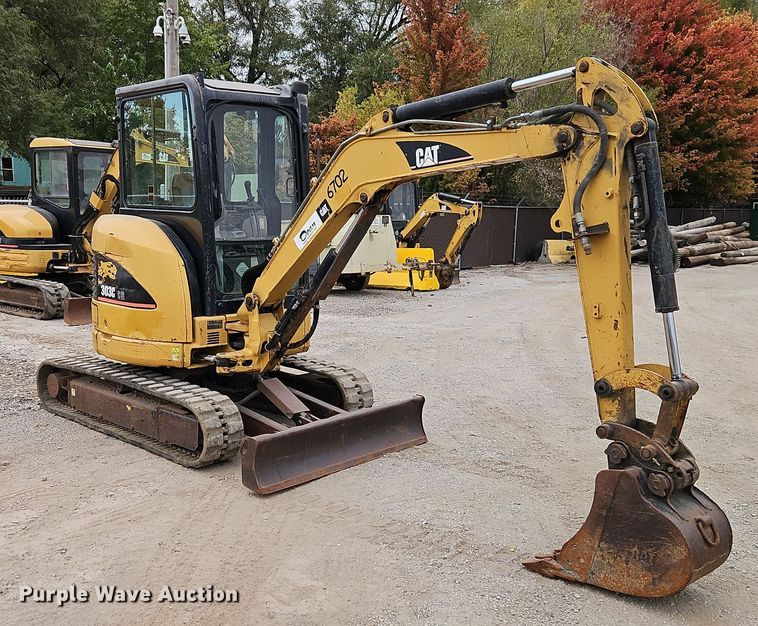 image for item EI8435 2006 Caterpillar 303C CR mini excavator