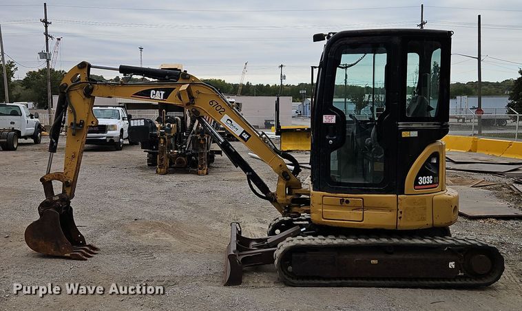 image for item EI8435 2006 Caterpillar 303C CR mini excavator