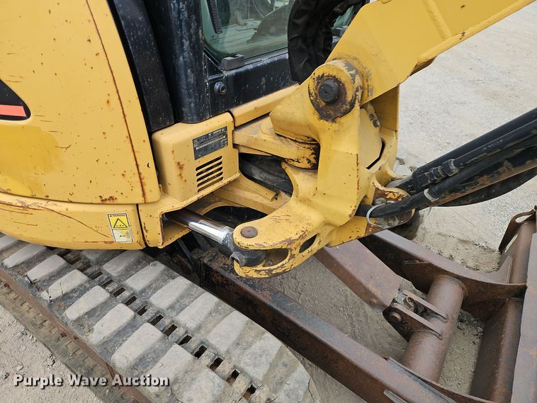 image for item EI8435 2006 Caterpillar 303C CR mini excavator