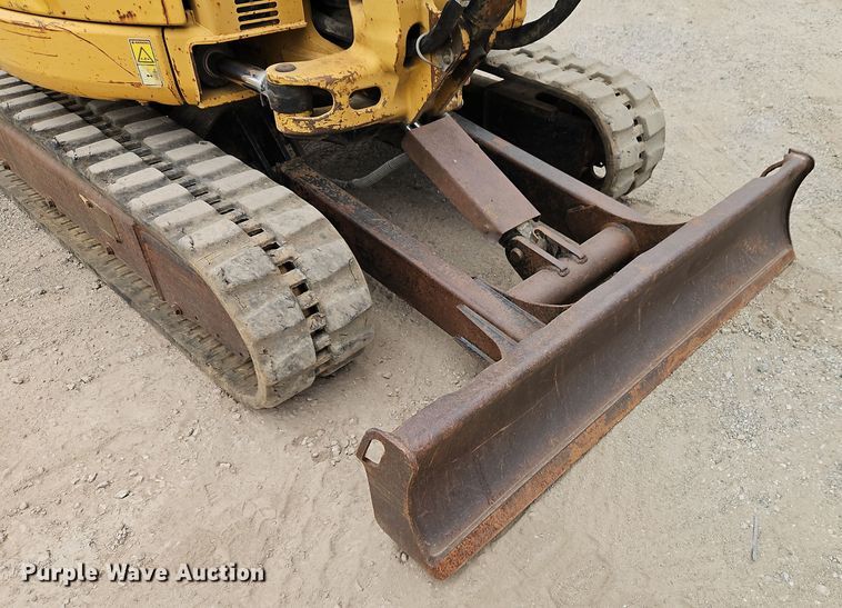 image for item EI8435 2006 Caterpillar 303C CR mini excavator