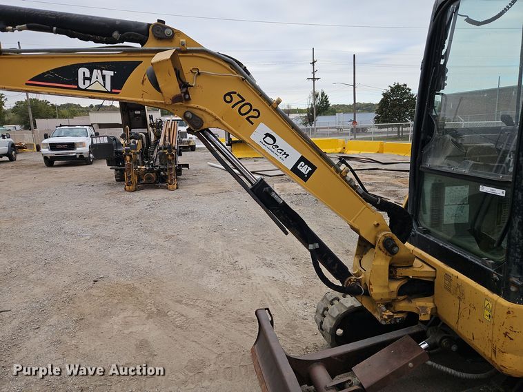 image for item EI8435 2006 Caterpillar 303C CR mini excavator