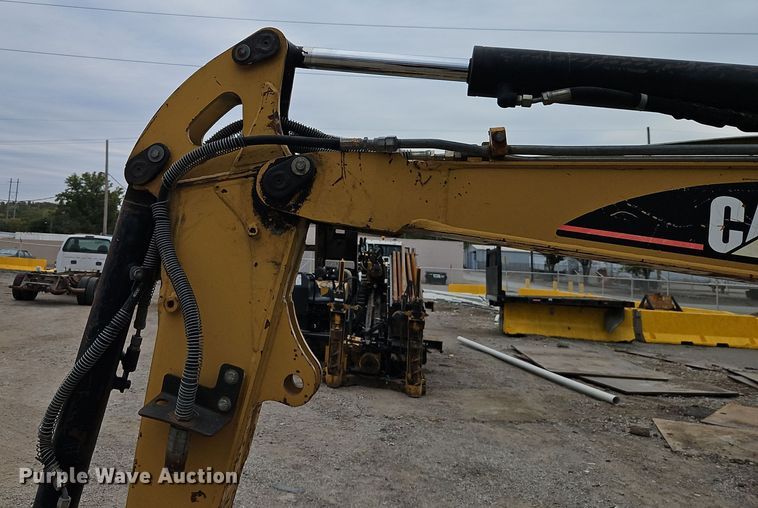image for item EI8435 2006 Caterpillar 303C CR mini excavator