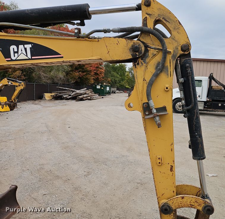 image for item EI8435 2006 Caterpillar 303C CR mini excavator