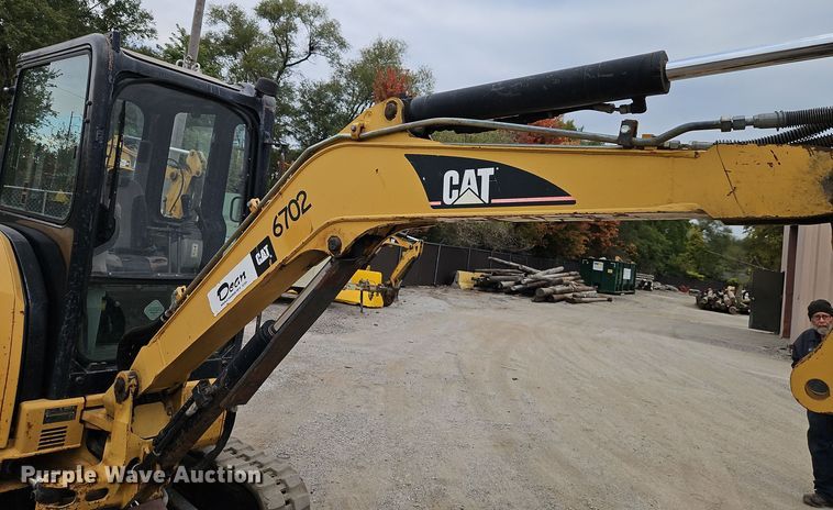 image for item EI8435 2006 Caterpillar 303C CR mini excavator