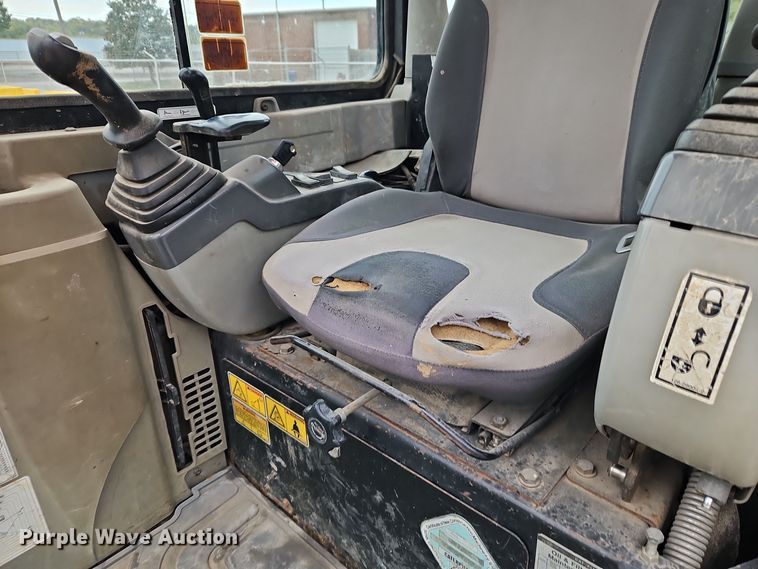 image for item EI8435 2006 Caterpillar 303C CR mini excavator