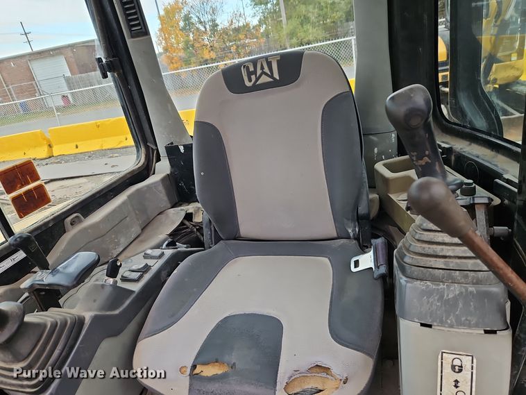 image for item EI8435 2006 Caterpillar 303C CR mini excavator