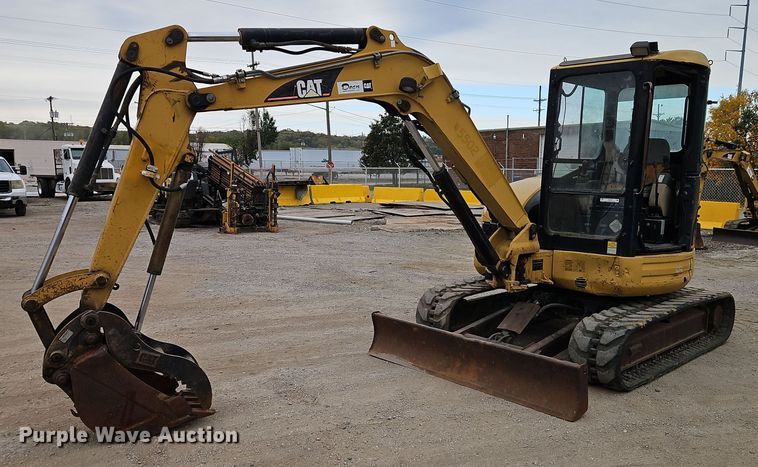 image for item EI8436 2005 Caterpillar  304 CR mini excavator