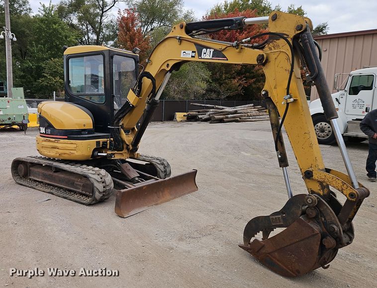 image for item EI8436 2005 Caterpillar  304 CR mini excavator