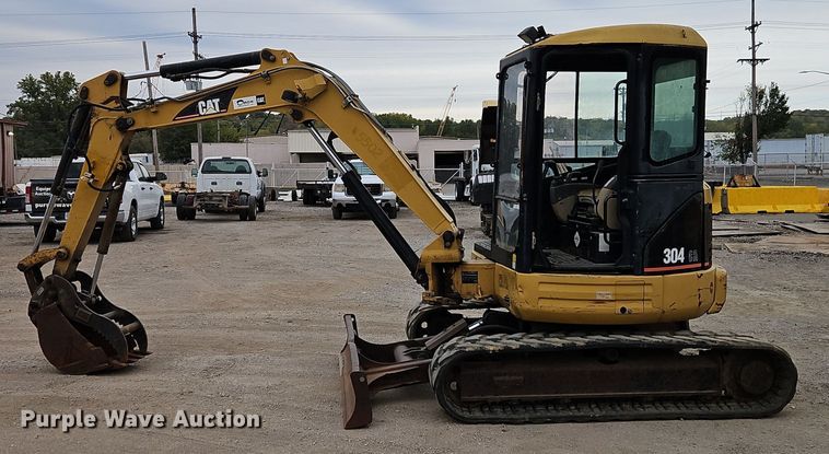image for item EI8436 2005 Caterpillar  304 CR mini excavator