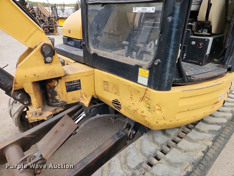 image for item EI8436 2005 Caterpillar  304 CR mini excavator