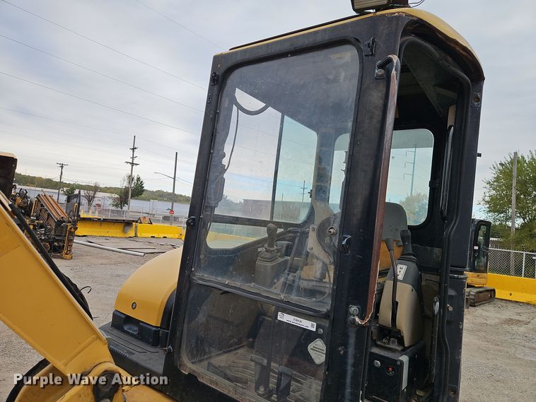 image for item EI8436 2005 Caterpillar  304 CR mini excavator