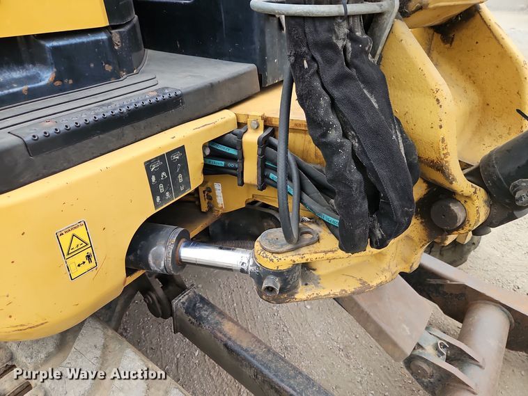 image for item EI8436 2005 Caterpillar  304 CR mini excavator