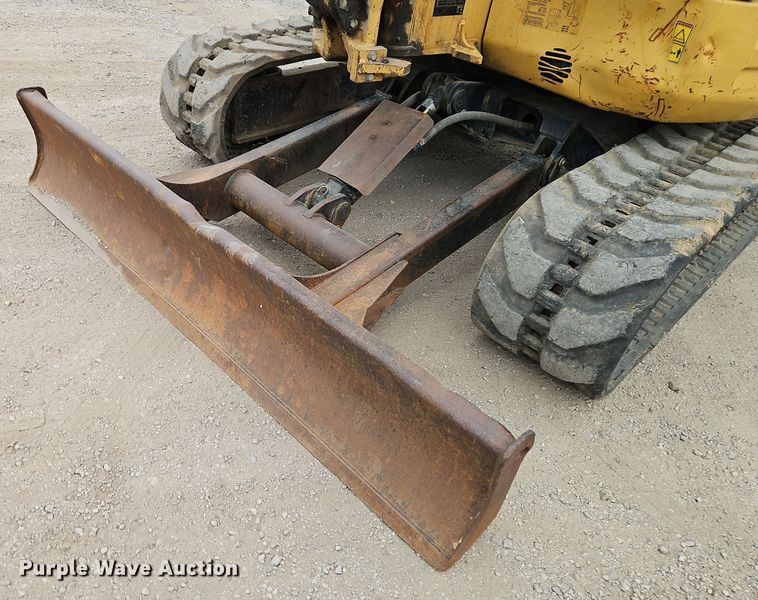 image for item EI8436 2005 Caterpillar  304 CR mini excavator