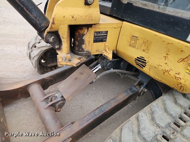 image for item EI8436 2005 Caterpillar  304 CR mini excavator