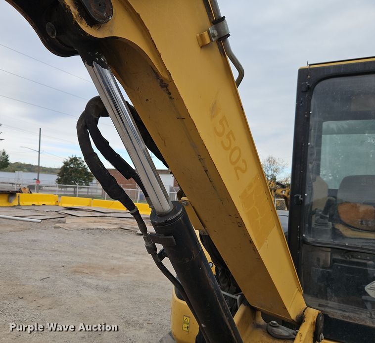 image for item EI8436 2005 Caterpillar  304 CR mini excavator