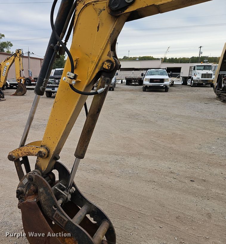 image for item EI8436 2005 Caterpillar  304 CR mini excavator