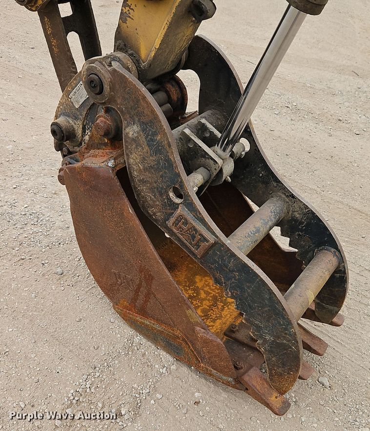 image for item EI8436 2005 Caterpillar  304 CR mini excavator