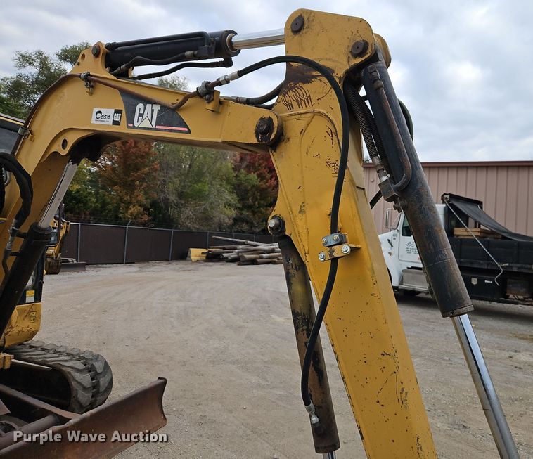 image for item EI8436 2005 Caterpillar  304 CR mini excavator