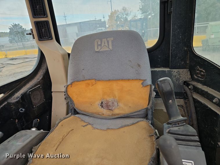 image for item EI8436 2005 Caterpillar  304 CR mini excavator