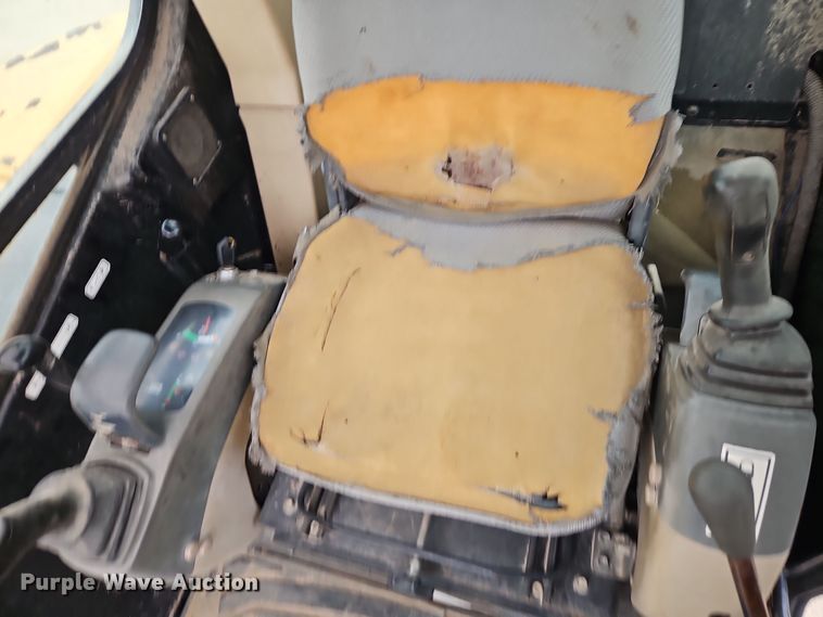 image for item EI8436 2005 Caterpillar  304 CR mini excavator