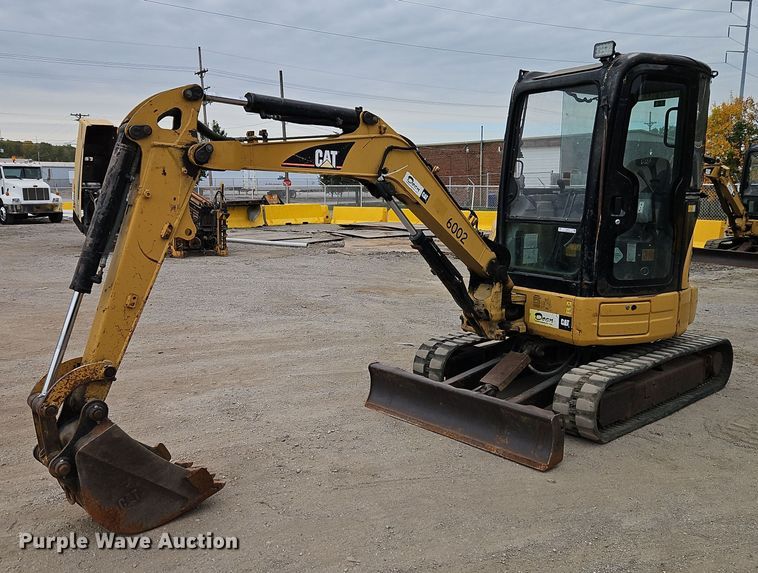 image for item EI8437 2006 Caterpillar 303C CR mini excavator