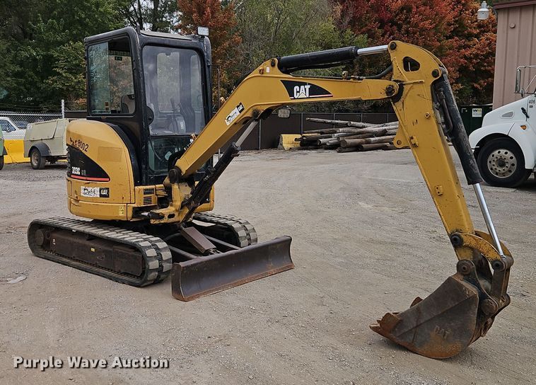 image for item EI8437 2006 Caterpillar 303C CR mini excavator
