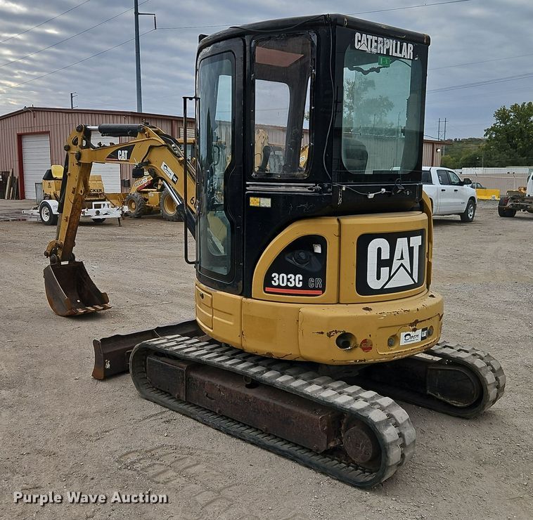 image for item EI8437 2006 Caterpillar 303C CR mini excavator