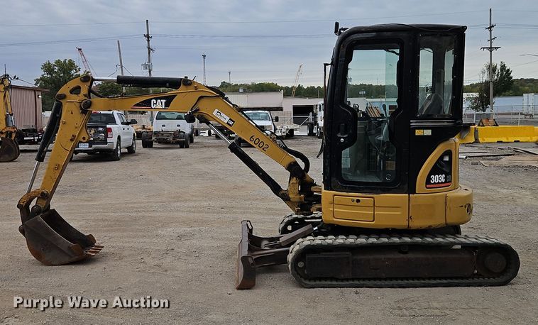 image for item EI8437 2006 Caterpillar 303C CR mini excavator