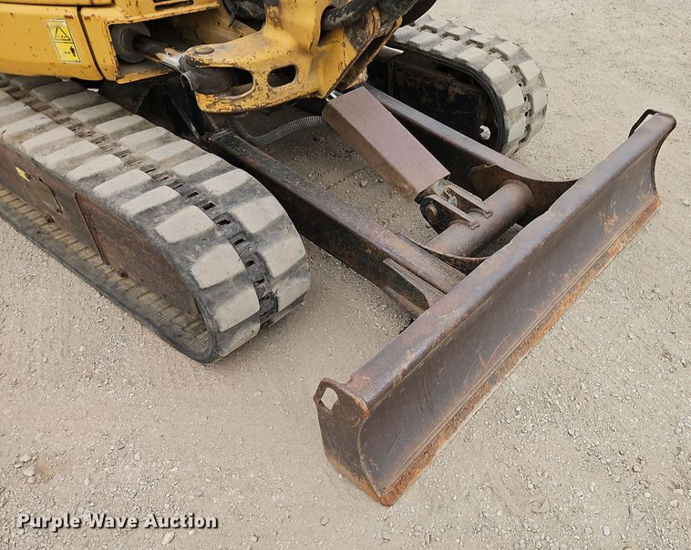 image for item EI8437 2006 Caterpillar 303C CR mini excavator