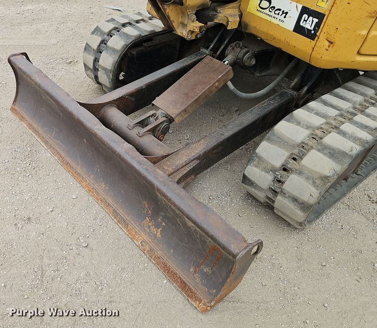image for item EI8437 2006 Caterpillar 303C CR mini excavator