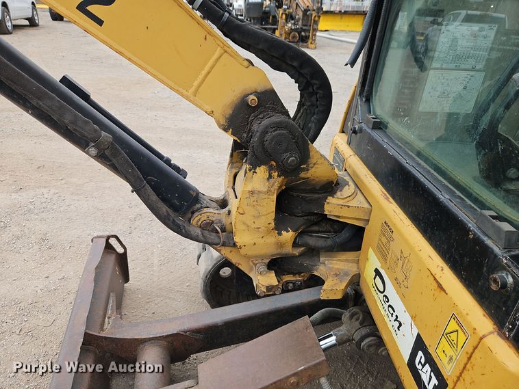 image for item EI8437 2006 Caterpillar 303C CR mini excavator