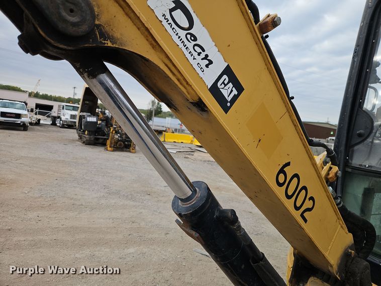 image for item EI8437 2006 Caterpillar 303C CR mini excavator