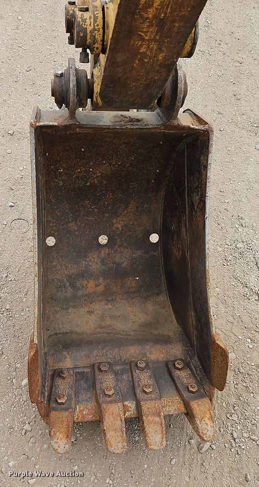 image for item EI8437 2006 Caterpillar 303C CR mini excavator