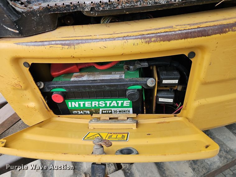 image for item EI8437 2006 Caterpillar 303C CR mini excavator