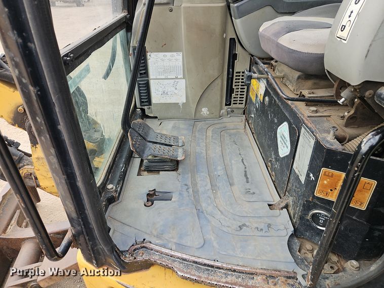 image for item EI8437 2006 Caterpillar 303C CR mini excavator