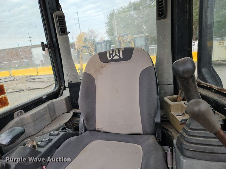 image for item EI8437 2006 Caterpillar 303C CR mini excavator