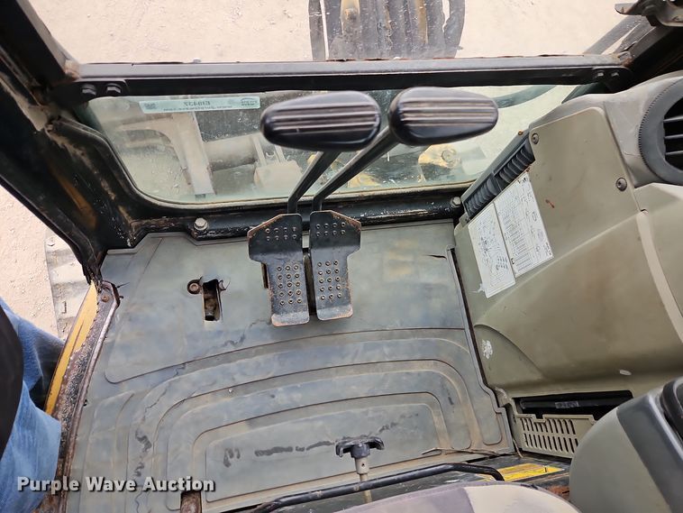 image for item EI8437 2006 Caterpillar 303C CR mini excavator