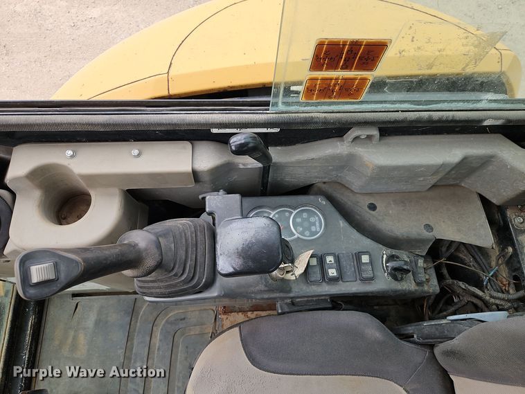 image for item EI8437 2006 Caterpillar 303C CR mini excavator