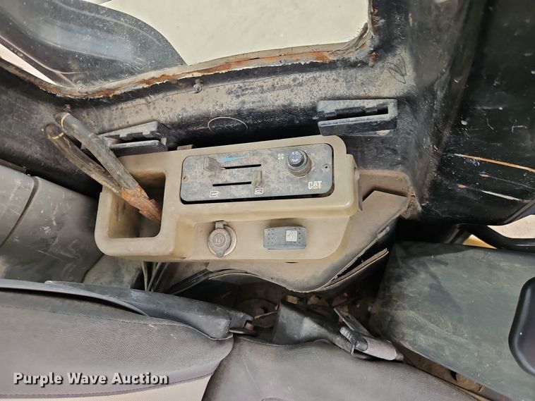 image for item EI8437 2006 Caterpillar 303C CR mini excavator