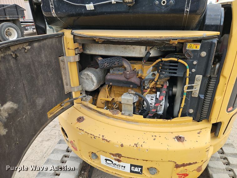 image for item EI8437 2006 Caterpillar 303C CR mini excavator