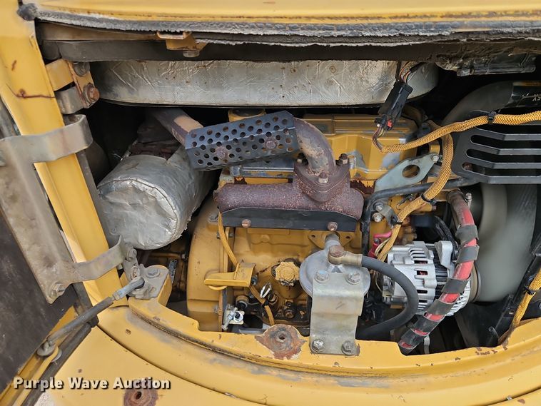 image for item EI8437 2006 Caterpillar 303C CR mini excavator